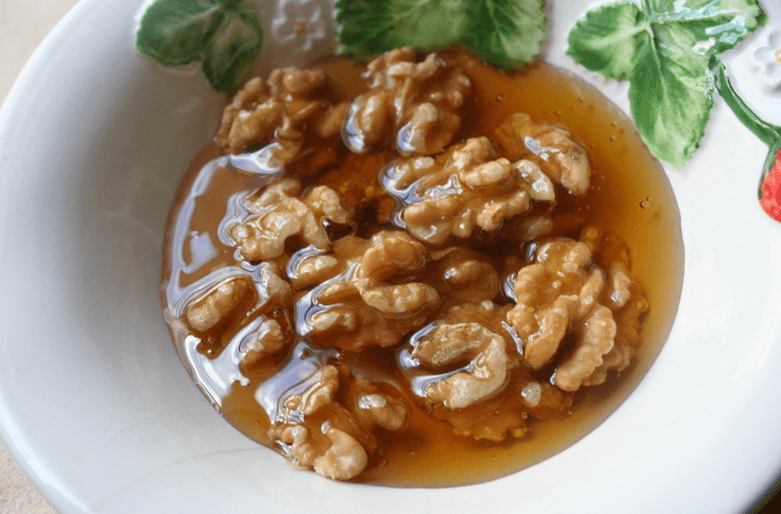 Noci con miele per aumentare la potenza